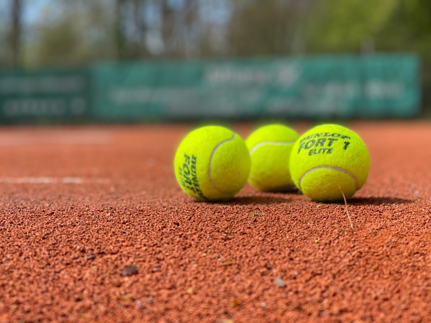 Tennisbal Brique 02 W Unsplash
